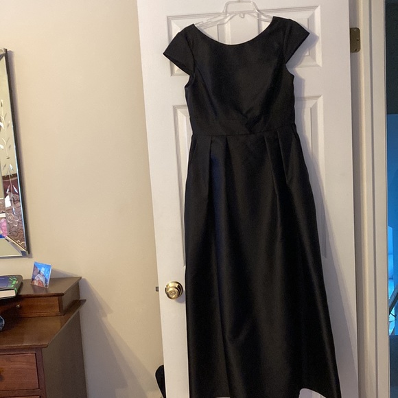 Like new womens black gown size 12 by Alfred Sung - Picture 2 of 4